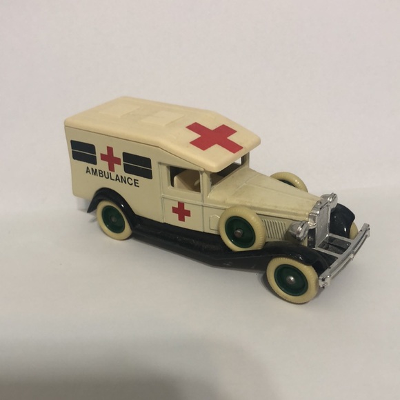 AMBULANCE by LlEDO ENGLAND “DAYS GONE” - Picture 2 of 8